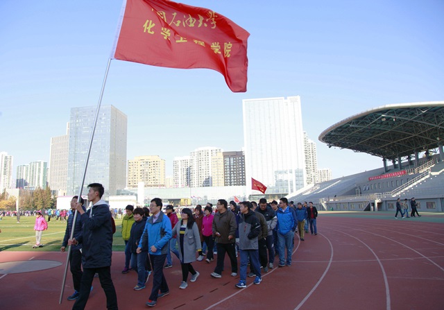 小黄山健步行队伍出发  赵明超摄影